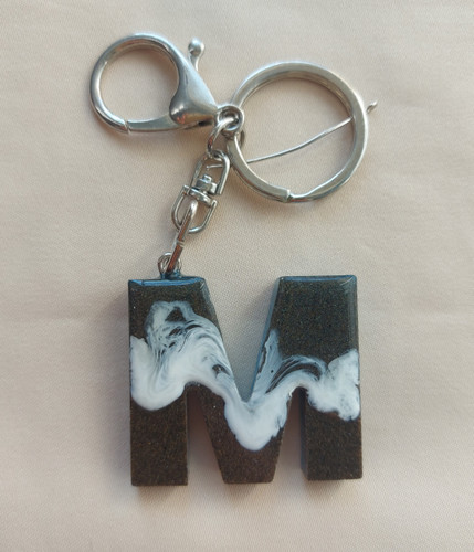 جاکلیدی رزینی ساحل شنی دریا