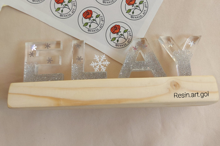 استند اسم رزینی