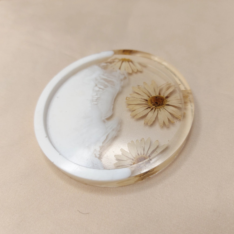 زیرلیوانی لبه دار