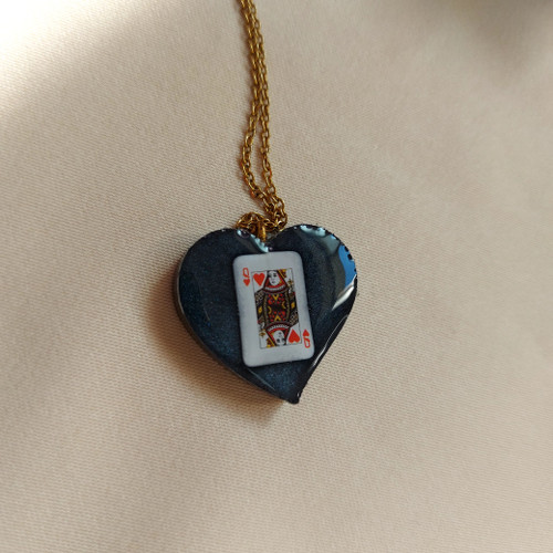 گردنبند رزینی طرح بی بی